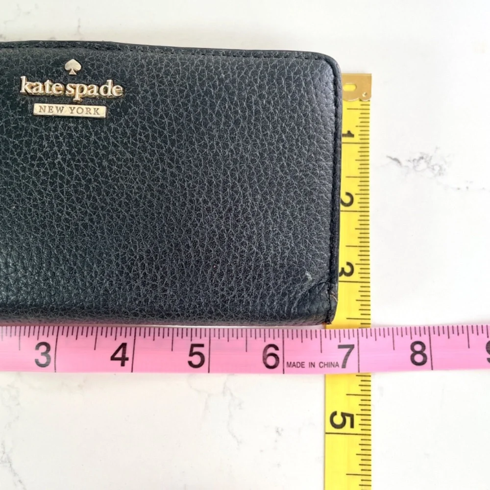 “kate spade” slim black Pebbled Leather bi-fold wallet - Picture 5 of 8